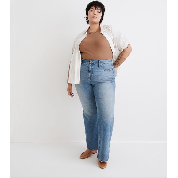 NWT 11" High-Rise Flare Jeans in Caine Wash - Picture 2 of 9